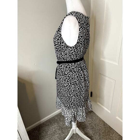 Motherhood Maternity Black and White Floral with Tie Waist - Size Small - Picture 2 of 9